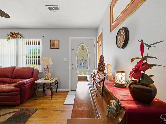 5th image of 3064 Blue Star Ave