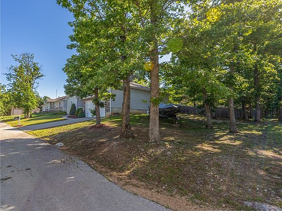 5th image of 70 Kendall Ct