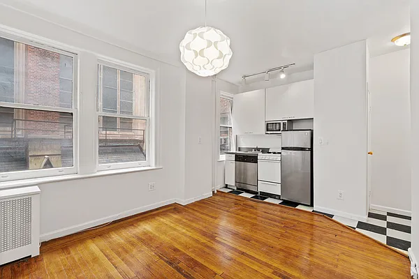 Sold by Nest Seekers International | media 18