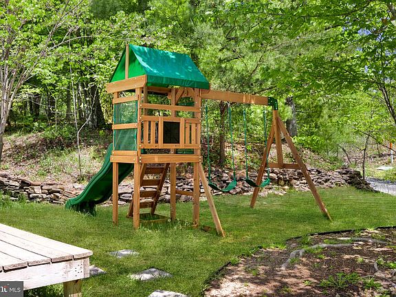 4th image of 304 Holly Ridge Rd