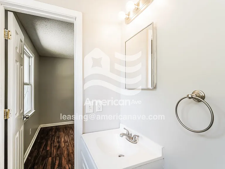 774286_013_bathroom_13.jpg