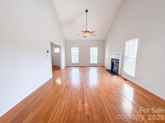 5th image of 209 Silver Birch Ln