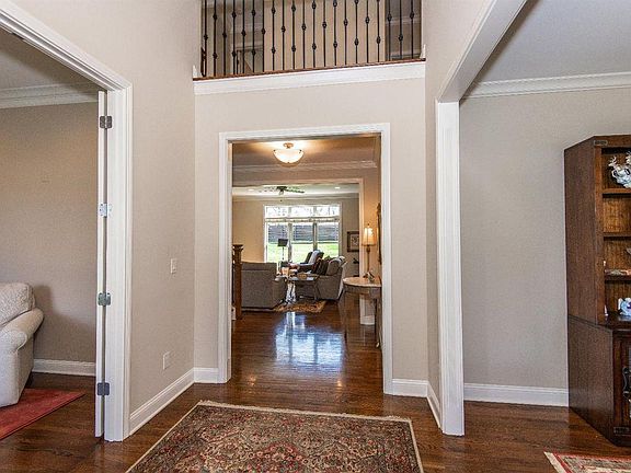 5th image of 8181 Margaret Ln