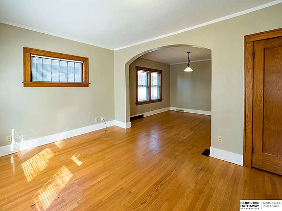4th image of 4914 1/2 California St