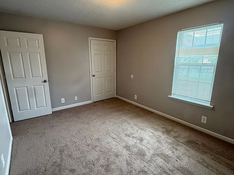 909 Greenland Dr — Photo 12