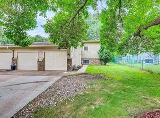 7535 Bittersweet Dr #1, Eden Prairie, MN 55344