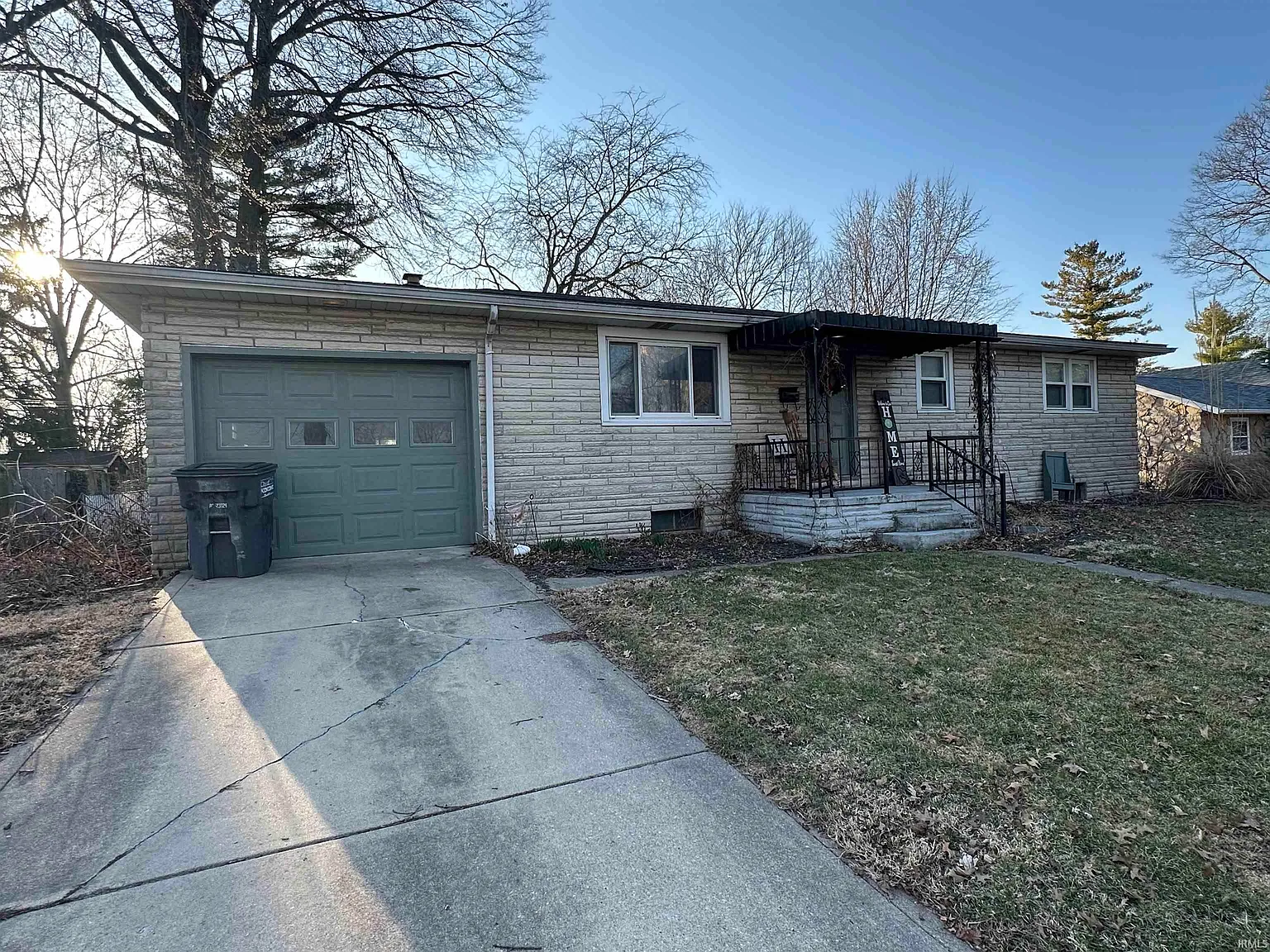 2441 N Bell St photo 1