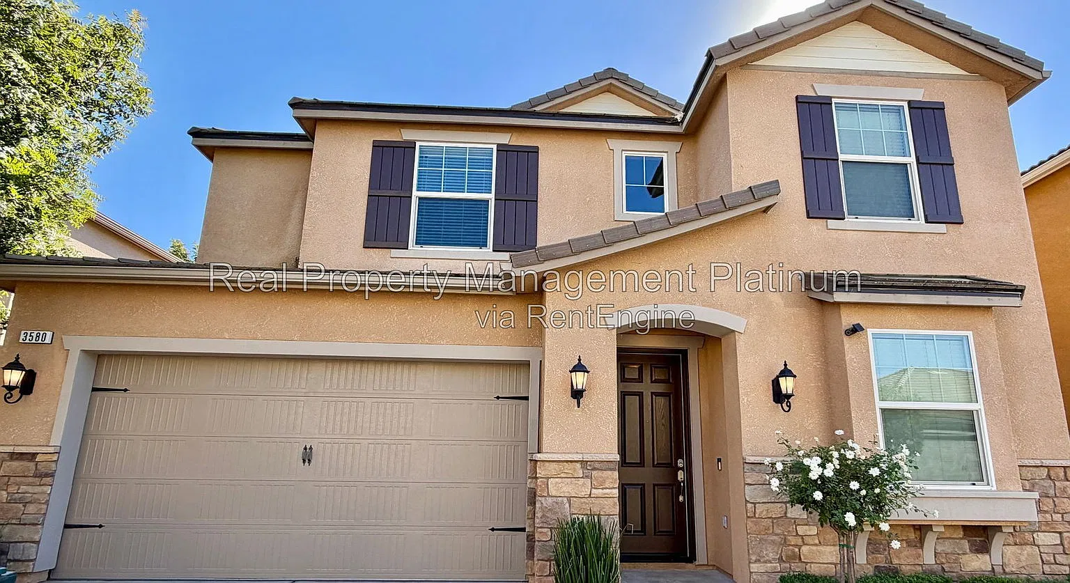 4 bed, 3.0 bath, 1946 sqft, $2,800 — Photo 2