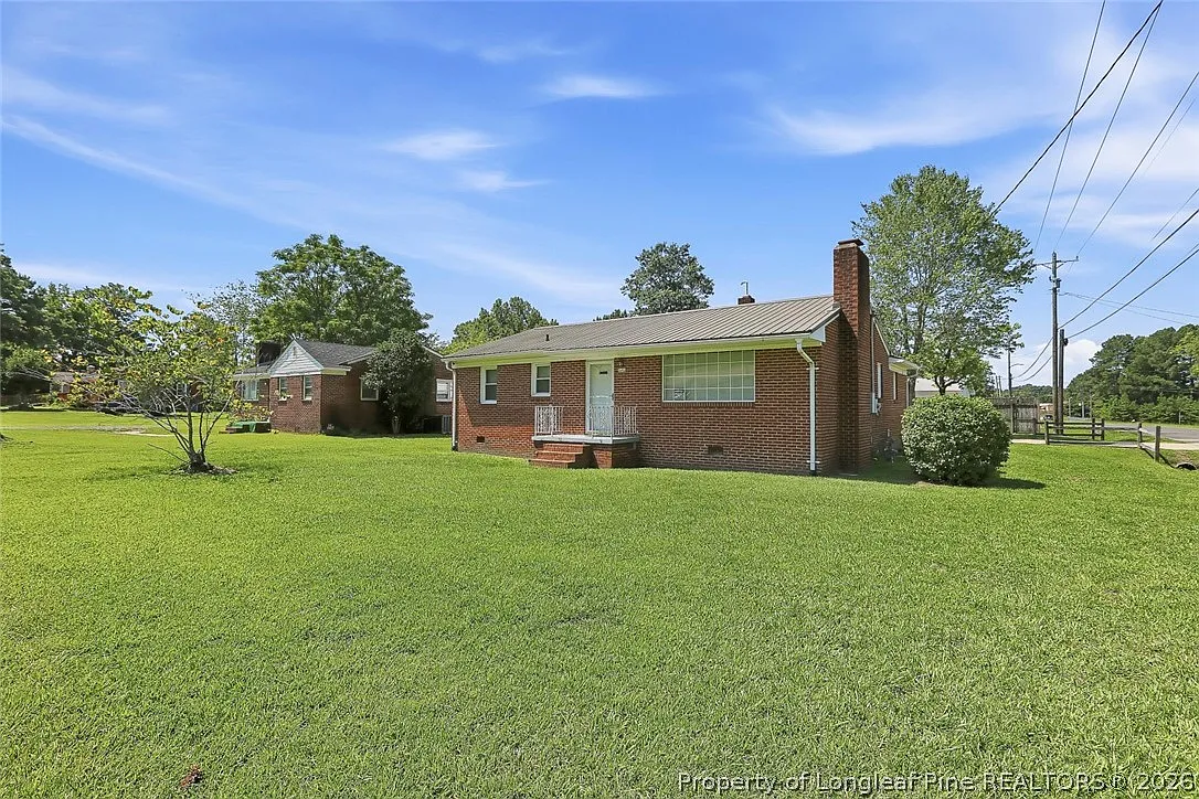 3 bed, 1.0 bath, 1356 sqft, $1,500 — Photo 2