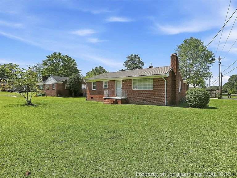 2902 Cornell Dr — Photo 2
