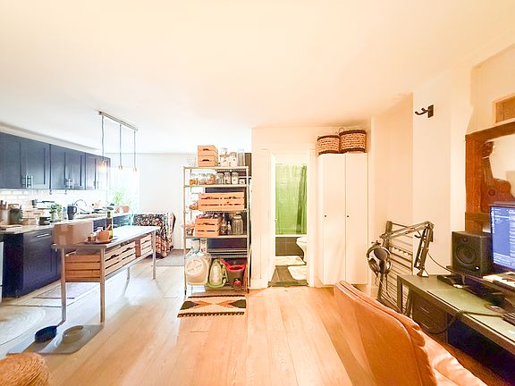5th image of 211 Weirfield St APT 1