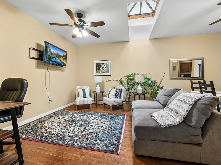 611 Linwood St #2 — Photo 3