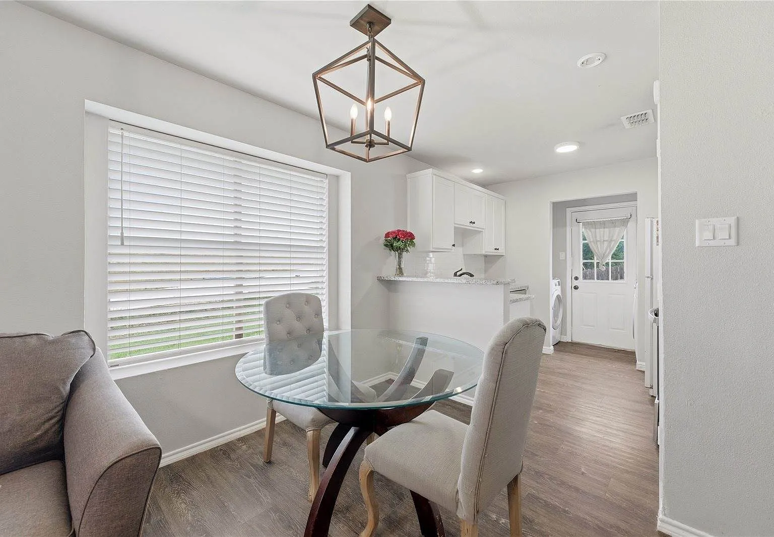 2 bed, 950 sqft, $1,770 — Photo 4