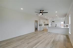 5th image of 814 Countryside Glade Ln