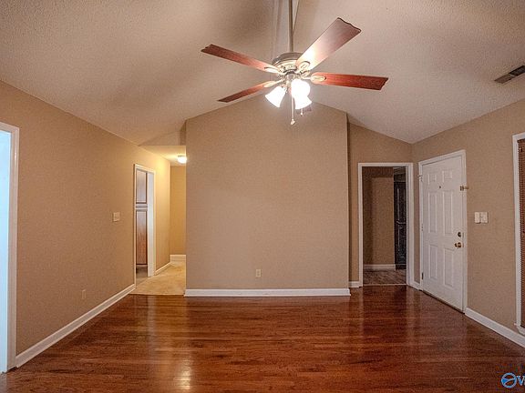 3rd image of 147 Hollington Dr NE