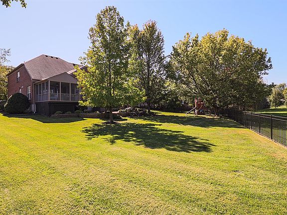 5th image of 6625 Cherry Laurel Dr