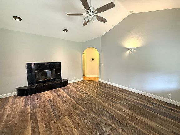 2nd image of 612 W 6th Ave
