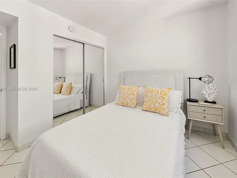 2555 Collins Ave #2402 — Photo 31