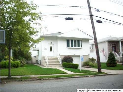 1st image of 784 Leverett Ave