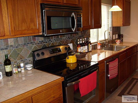 4th image of 1321 Oak Ct