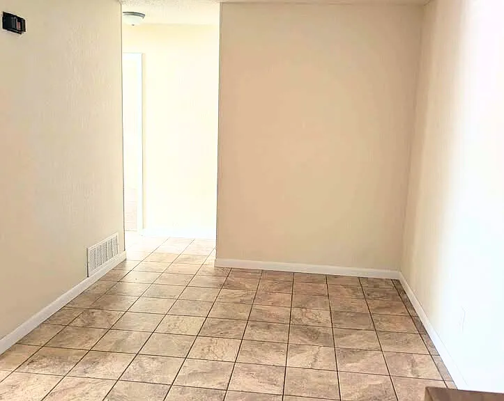 102 E Truman Ave #D — Photo 4