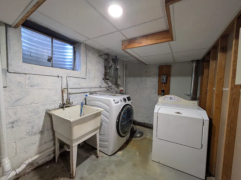 2322 Jameson St — Photo 17
