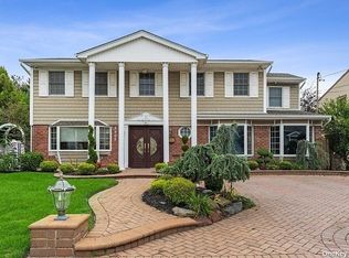 2905 Mandalay Beach Rd, Wantagh, NY 11793