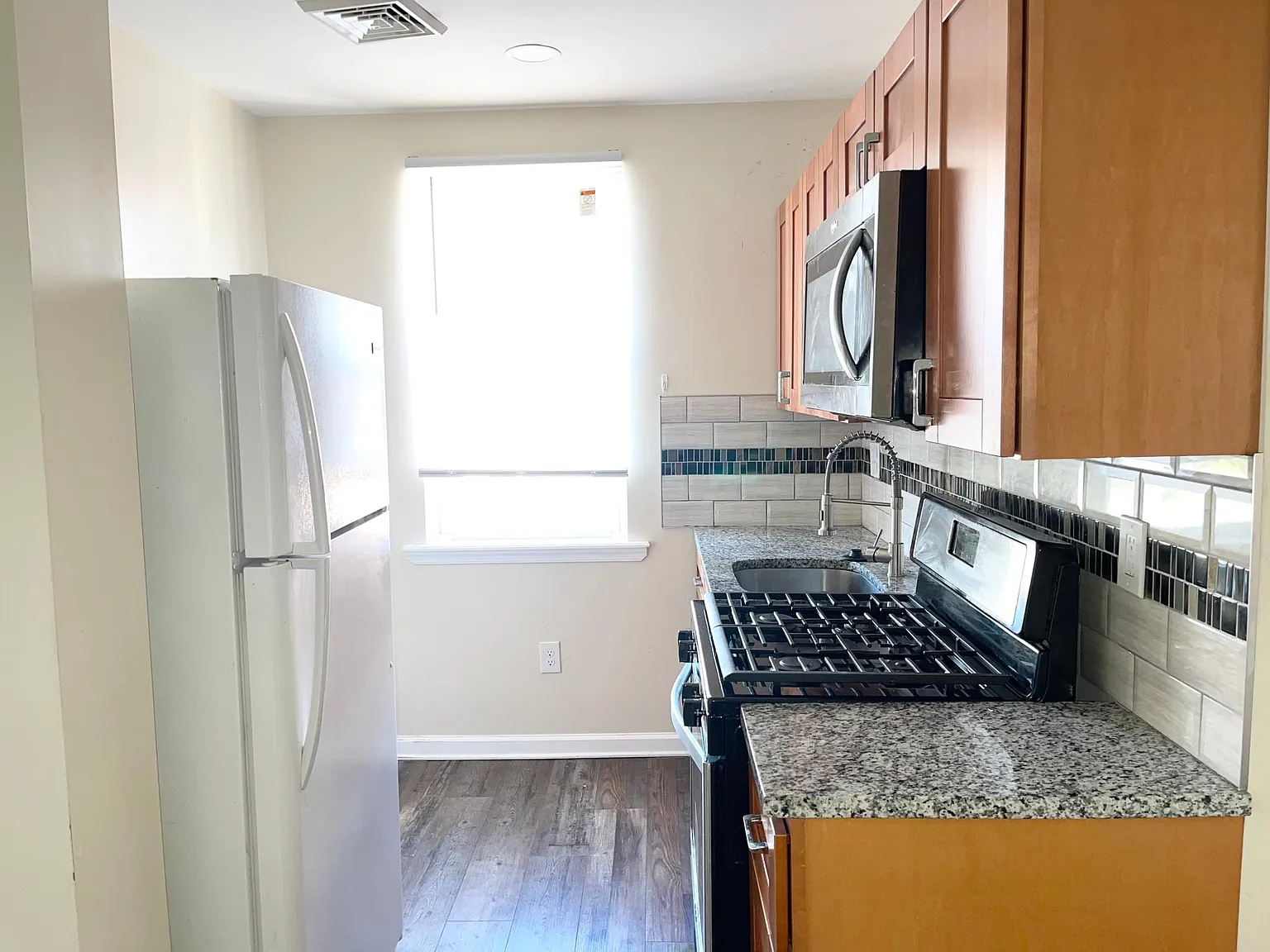 2 bed, 800 sqft, $1,650 — Photo 4