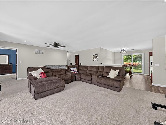 4th image of 4254 W Highland Rd