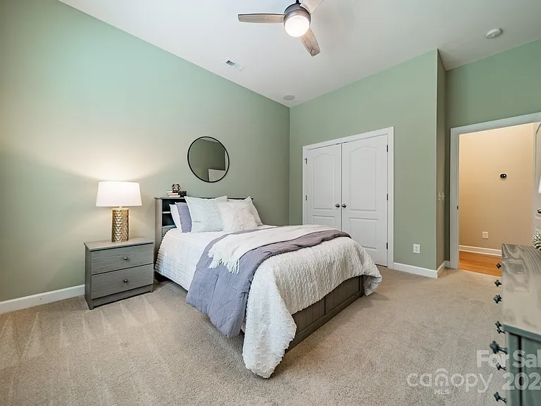 424 Ranelagh Dr — Photo 10