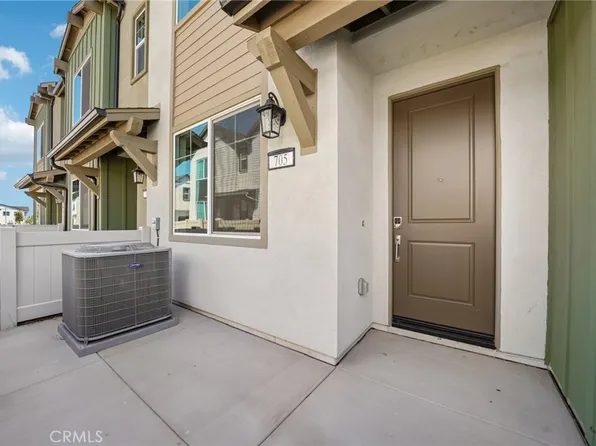 9833 Crossbay Loop #705, Jurupa Valley, CA 92509