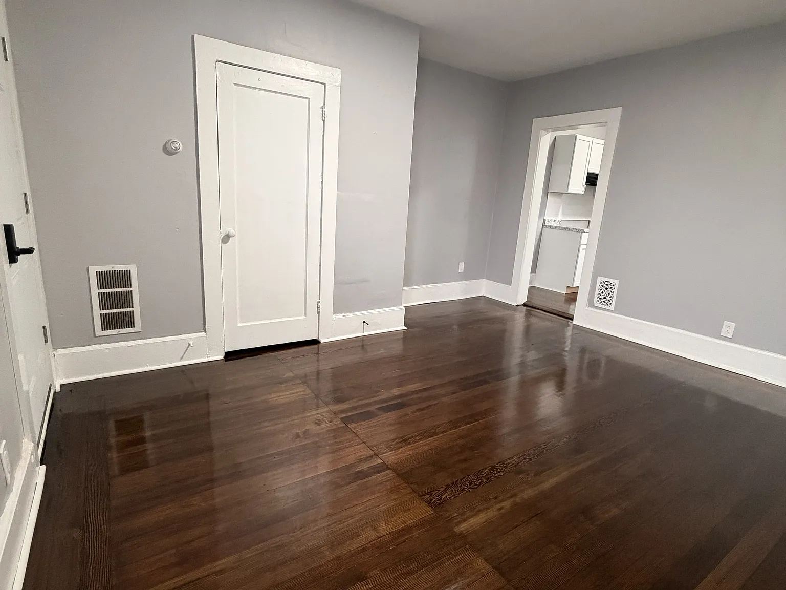 36 Stanley Street - 2R — Photo 2