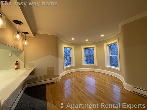 2nd image of 33 Longwood Ave #33