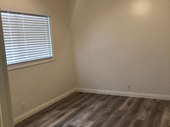 4th image of 5929 Primrose Ave