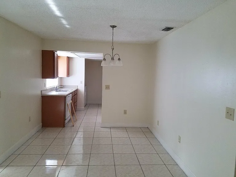 995 Windway Cir — Photo 15