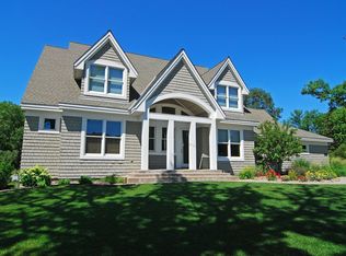 11200 Overlook Dr, Minnetonka, MN 55305