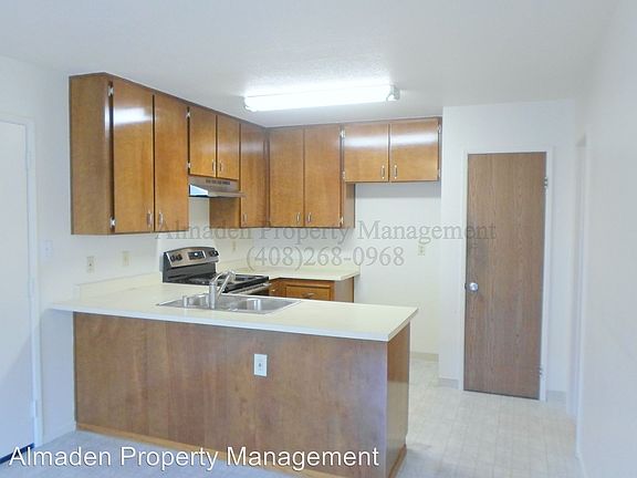 4th image of 434 Colony Crest Dr
