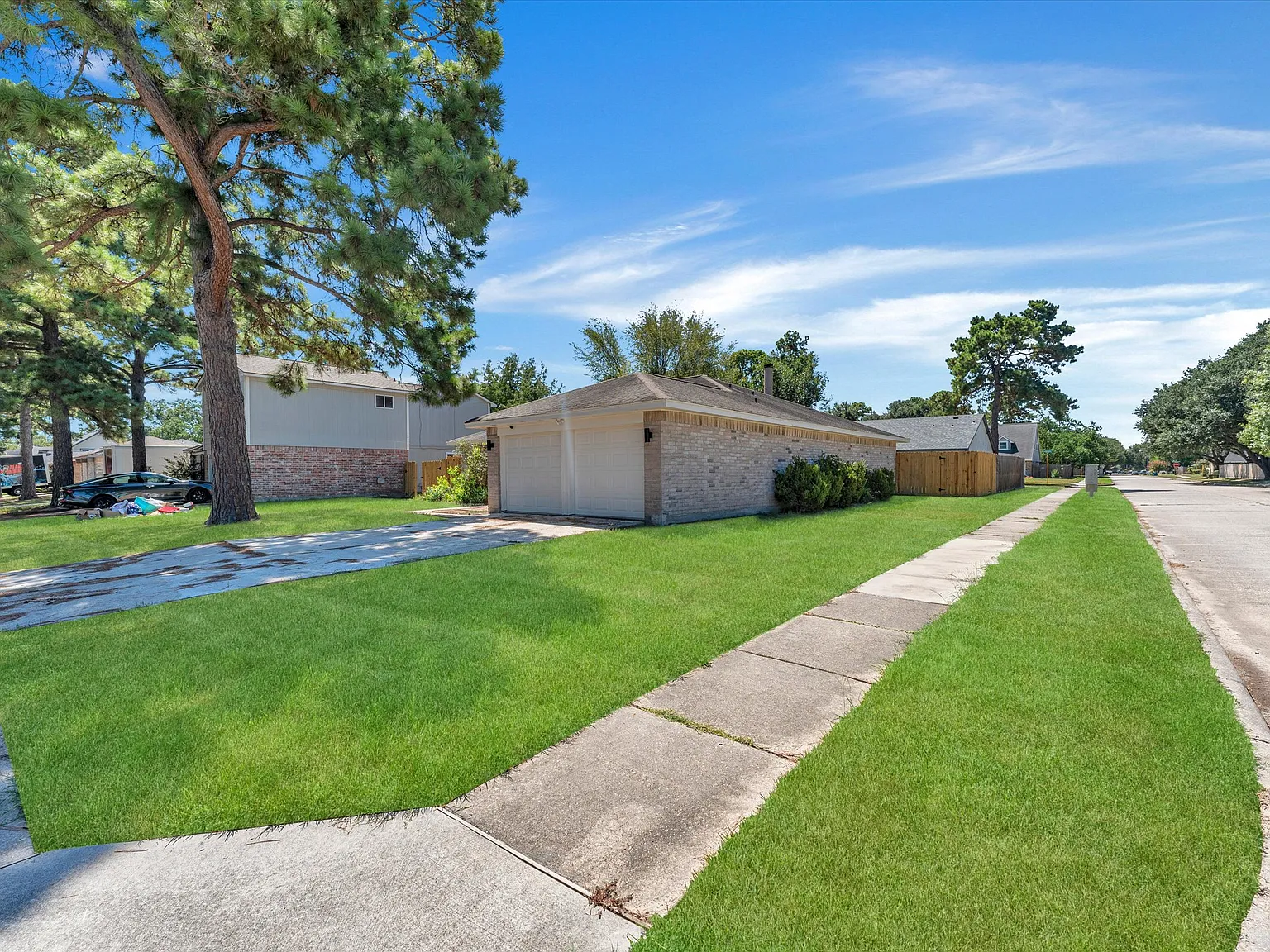 4 bed, 1948 sqft, $2,450 — Photo 2