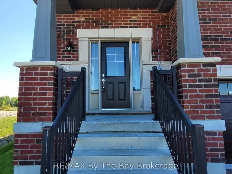 194 Union Blvd — Photo 4