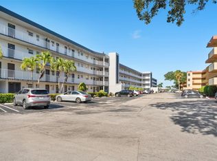447 NE 195th St APT 220, Miami, FL 33179