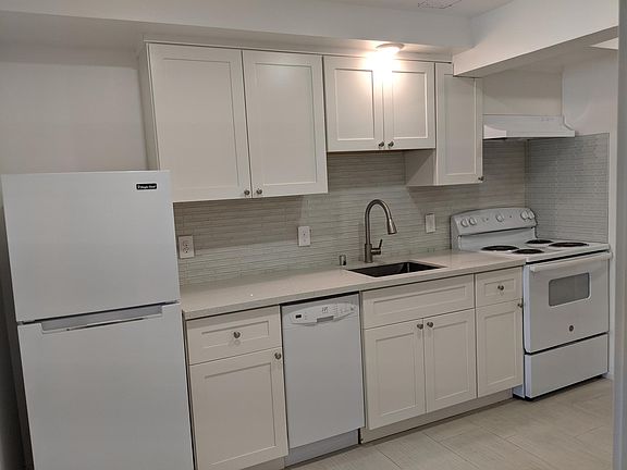 2nd image of 156 Missouri St #6