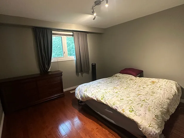 6 Harrington Cres — Photo 7