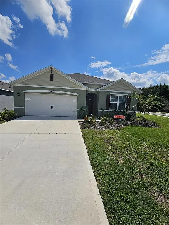 4 bed, 2.0 bath, 1828 sqft, $2,400 — Photo 3