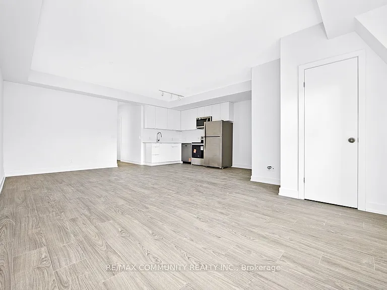 16 Melbourne Ave #105B — Photo 4