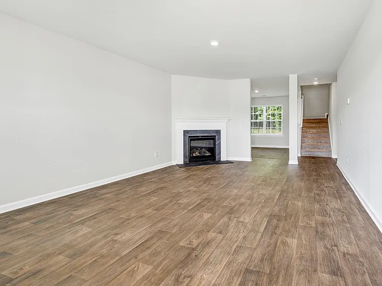 148 Rushton Dr — Photo 3