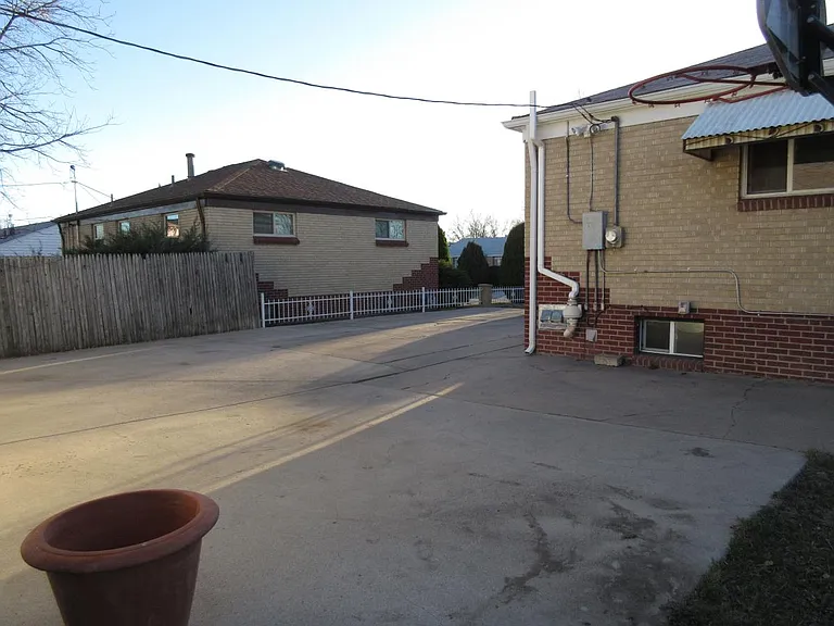 1328 S Beach Ct — Photo 18