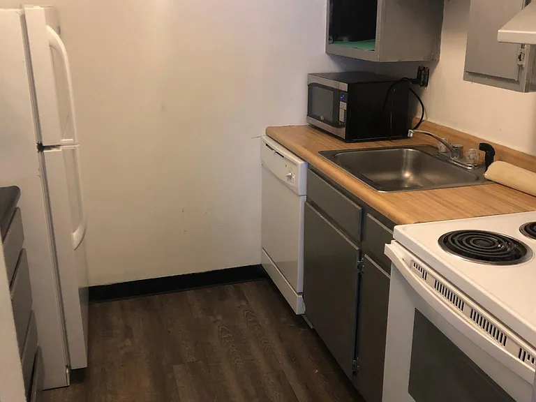 3 Stratford Dr #102 — Photo 9