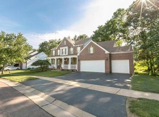 712 Mark Wesley Ln, Ballwin, MO 63021