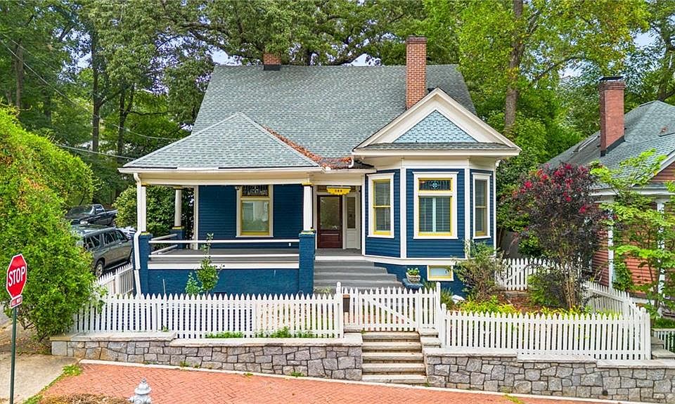 1st image of 388 Augusta Ave SE
