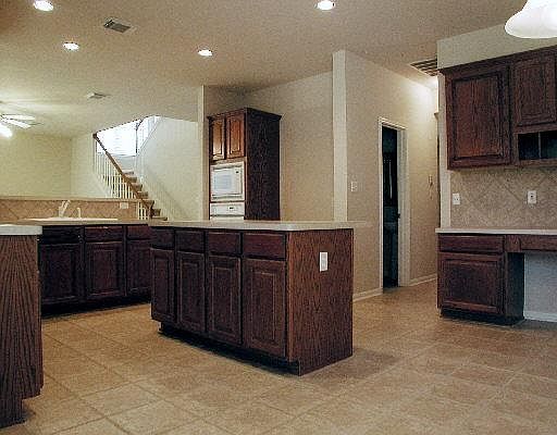 3rd image of 906 ELKINS LAKE